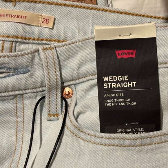 NWT! Levi's Wedgie Straight Jeans in Light Wash 26 X 26 - Picture 6 of 9